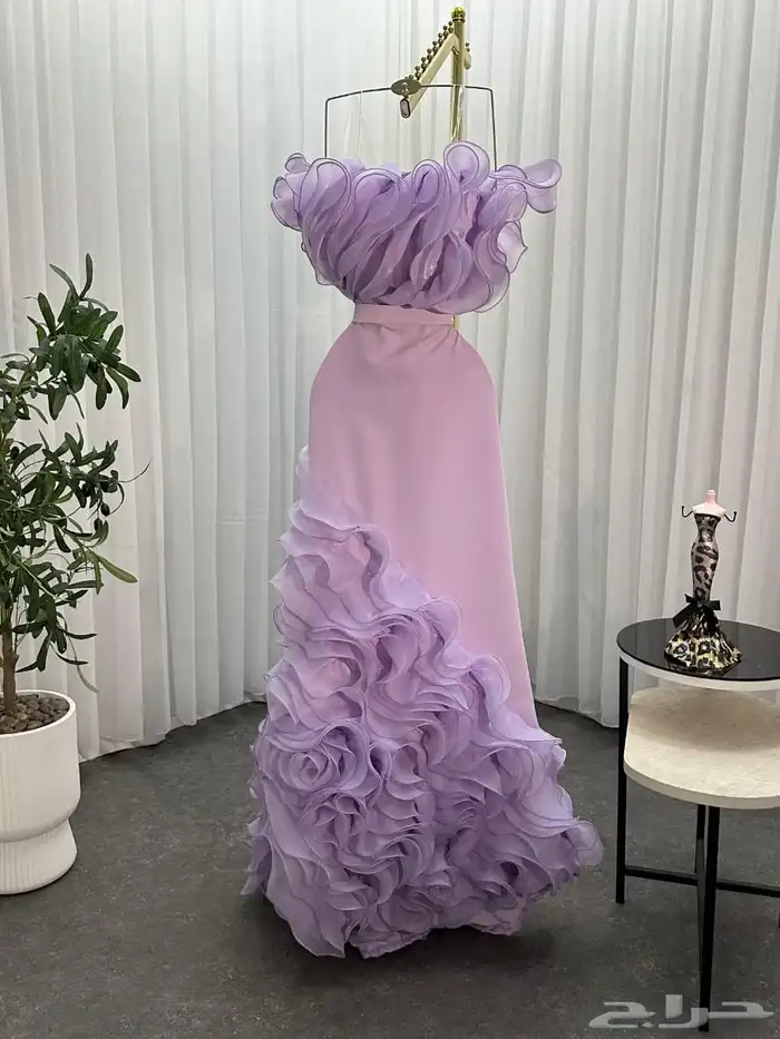 فساتين فخمة بتصاميم أنيقة وجودة عالية  تناسب المناسبات 35