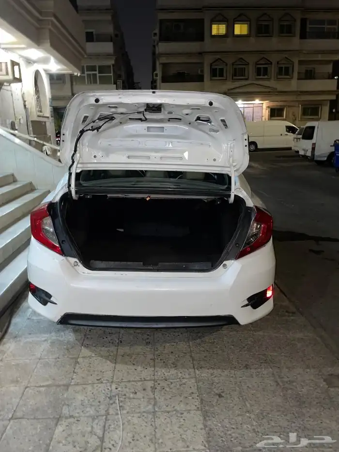 قابل للتفاوض سواء للبدل بسياره 7 مقاعد او البيع 8