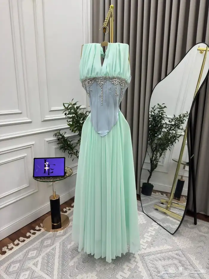 فساتين فخمة بتصاميم أنيقة وجودة عالية  تناسب المناسبات 16