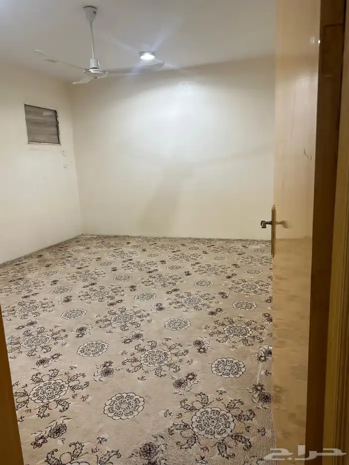 للايجار شقة عوايل بحي الساده 5