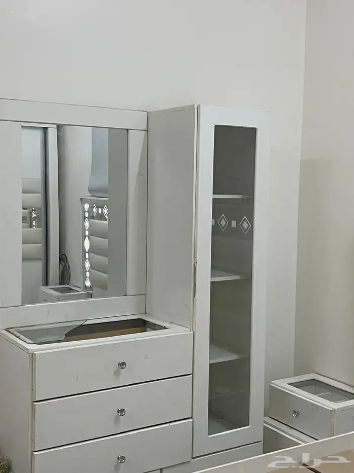 سرير و طاوله 4