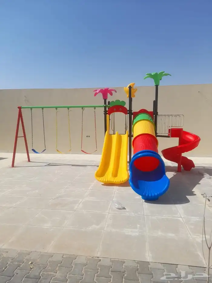 ملعب أطفال مع أرجوحة وزلاقة بلاستيكية ألعاب الأطفال 4