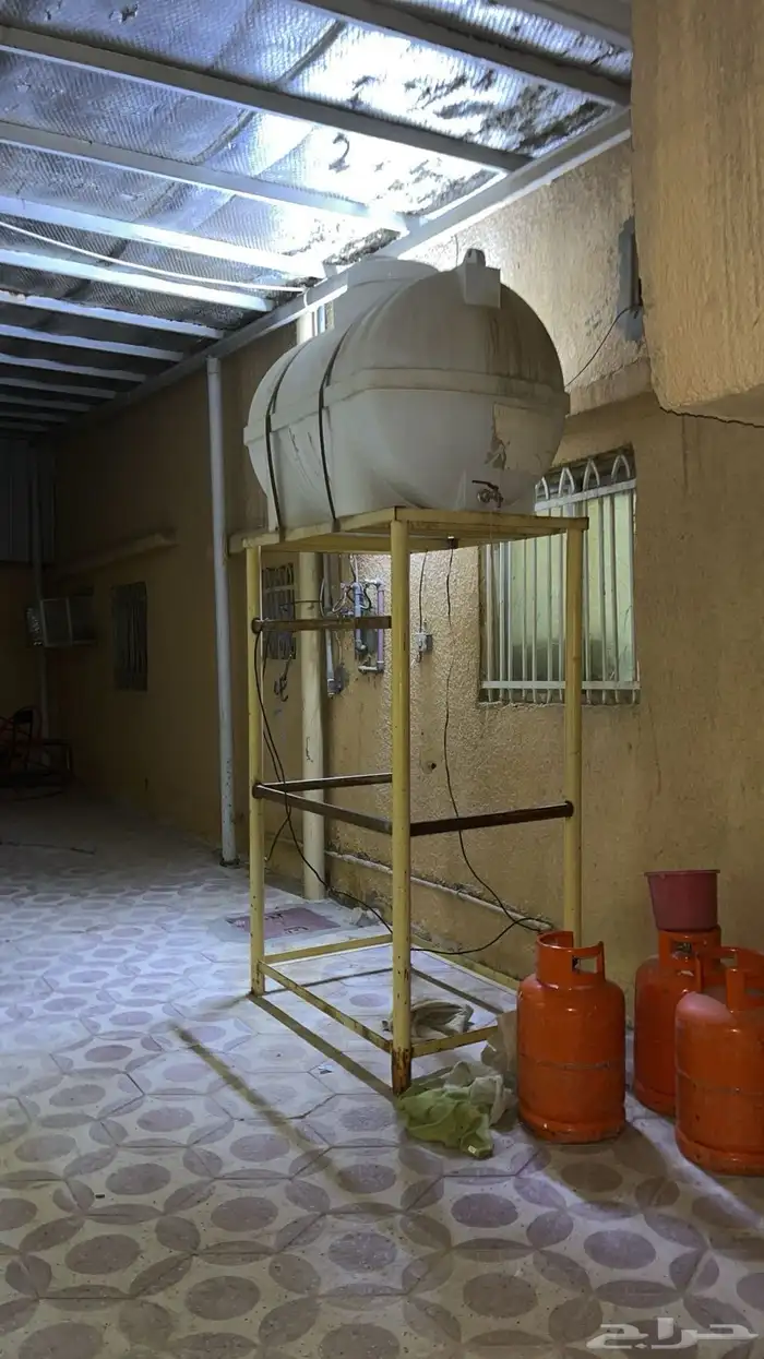 للبيع تانكي مع القاعده الحديد 0