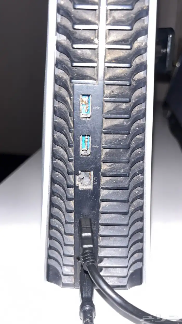 سوني فايف نضيف لكن اللهم ان الخراب في منافذ USBفقط لايشكو 3