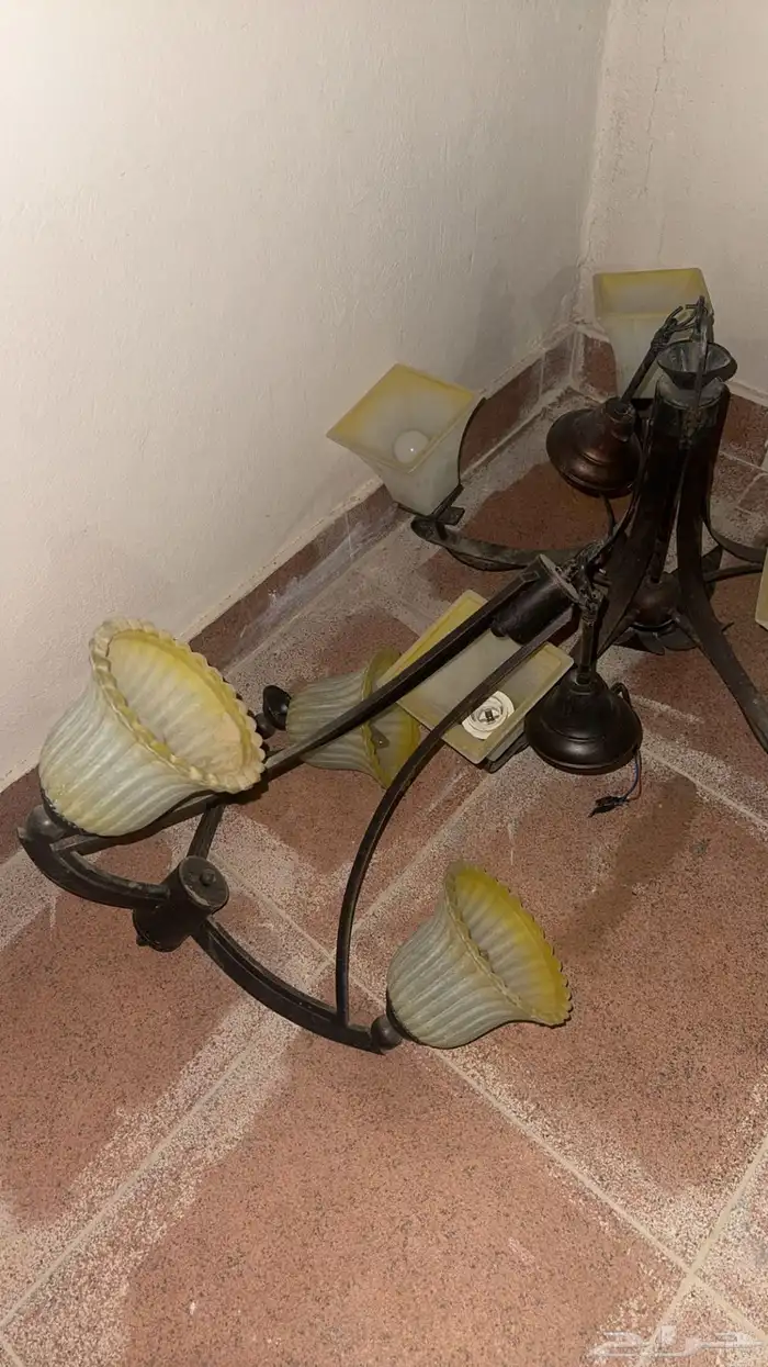 لمبات سبب البيع تغيير الاثاث 1