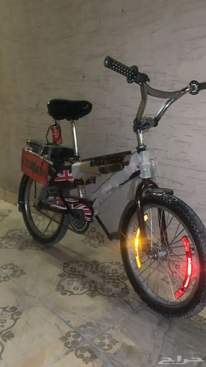 السيكل نضيف عنبي فيه مسكات نجوم وفيه عواكس للبيع 400 0