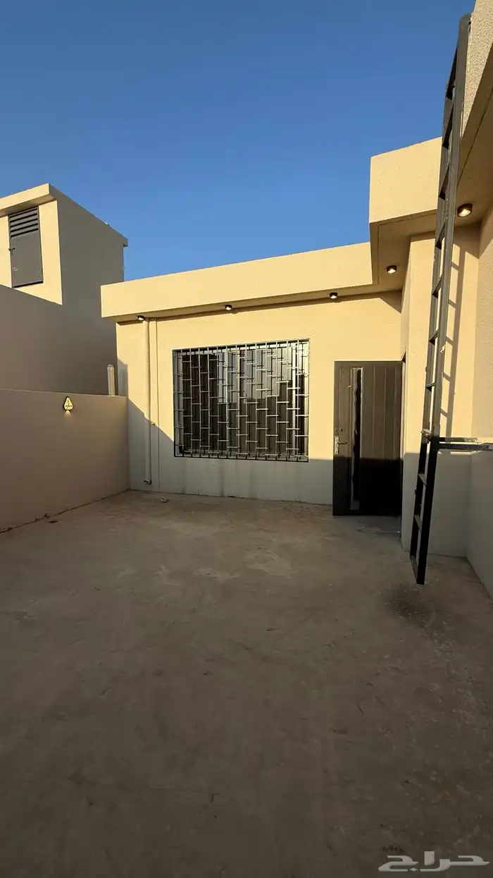 للبيع شقق ارضيه وارواف علويه بحى الراقي خميس مشيط 33