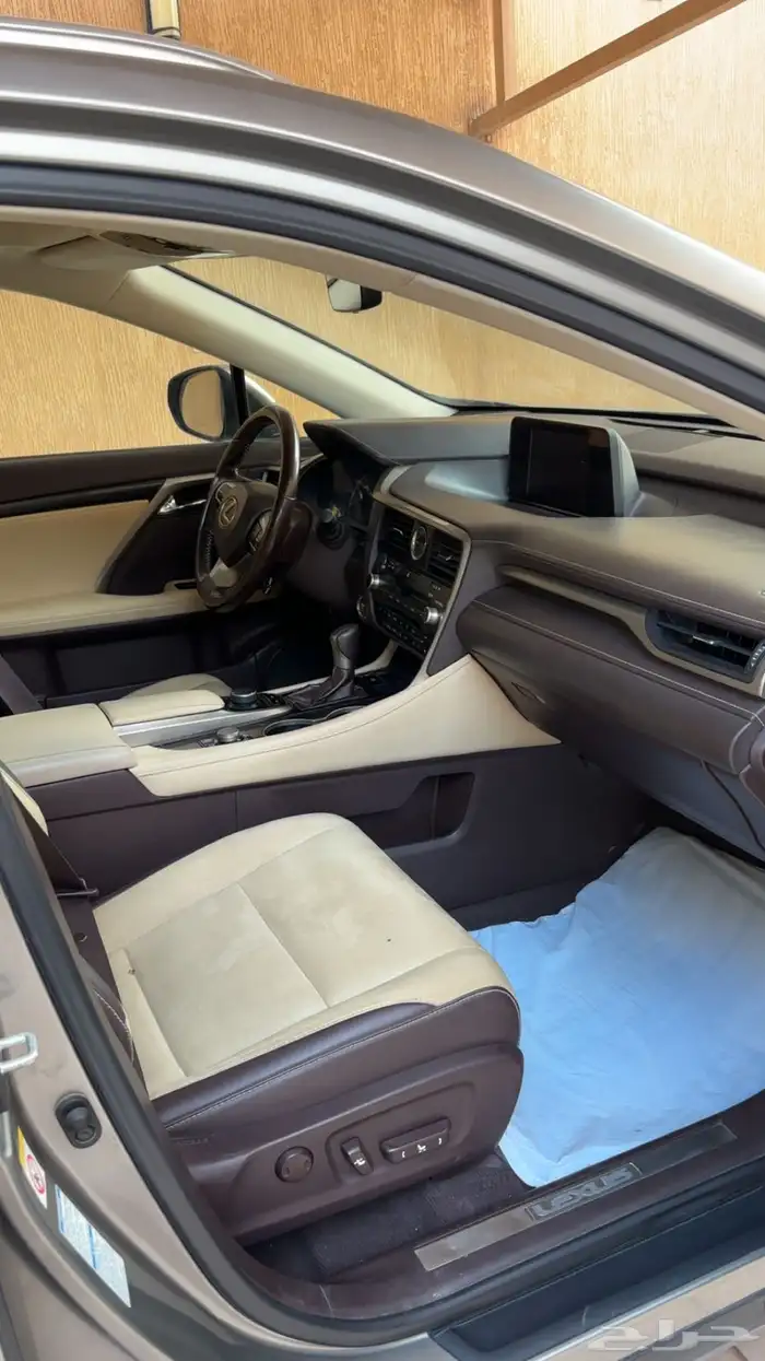 سيارة لكزسس 5