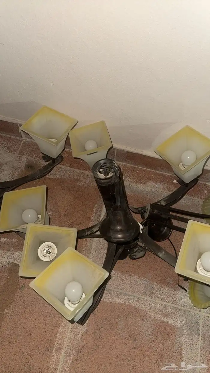 لمبات سبب البيع تغيير الاثاث 2