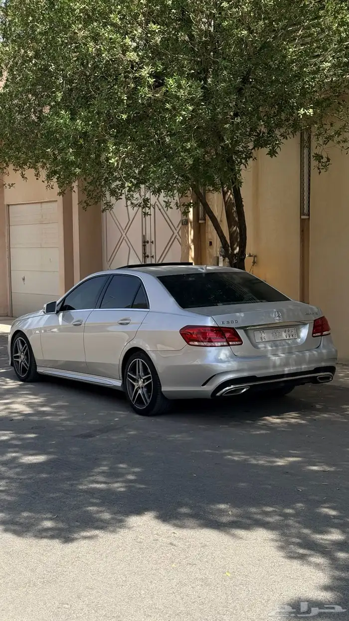 مرسيدس E300 .. كت AMG .. ممشى 20 ألف كيلو مخزن 4