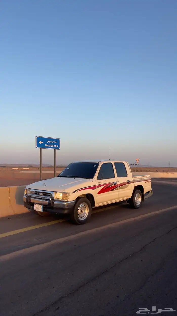 هايلوكس 2000 البيع 4
