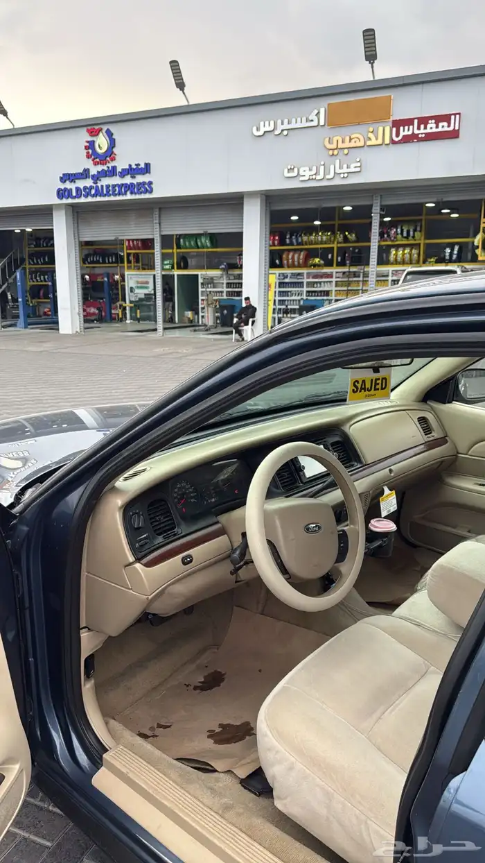 فورد فكتوريا 2011 12