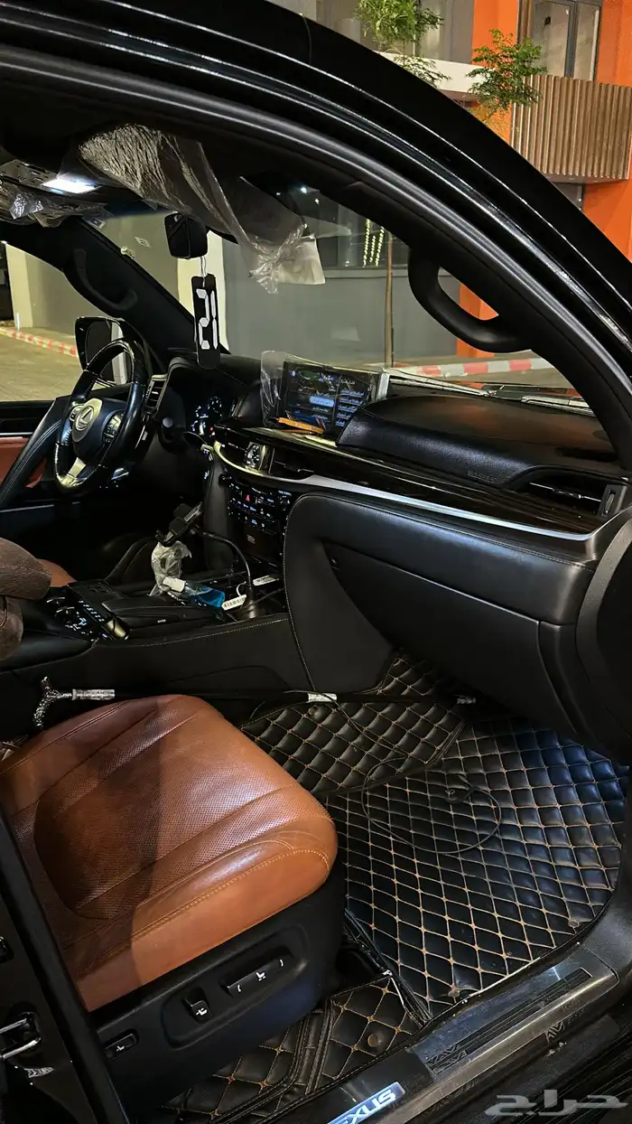 لكزس LX 2020 اسود 12