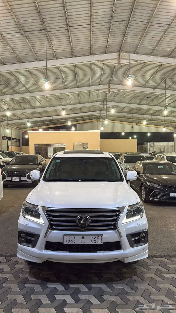 جيب لكزس 2015 LX570 فل كامل 1