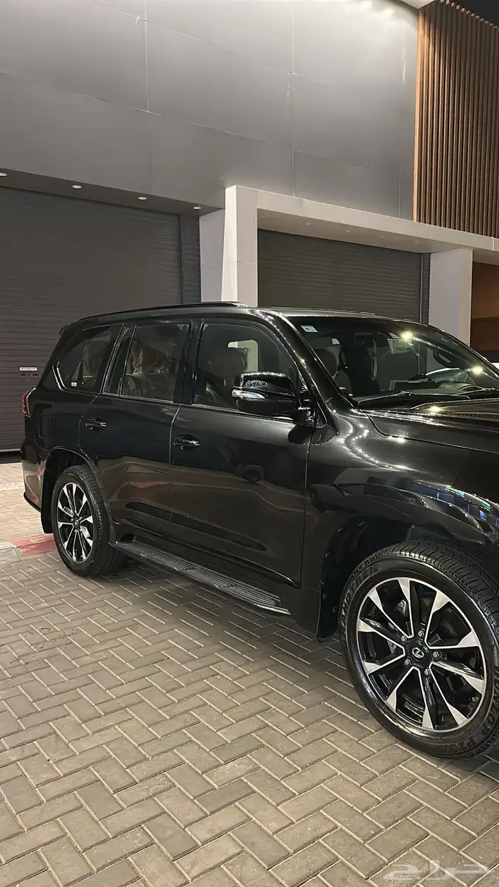 لكزس LX 2020 اسود 4