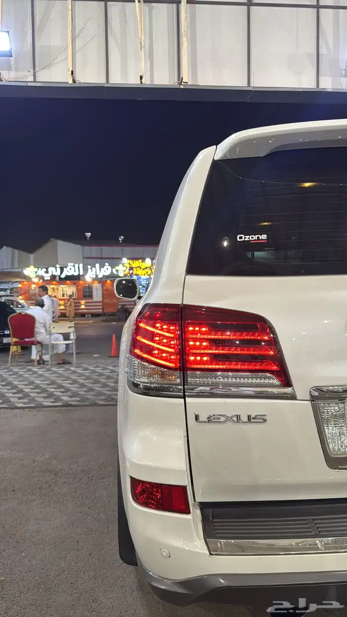 جيب لكزس 2015 LX570 فل كامل 19