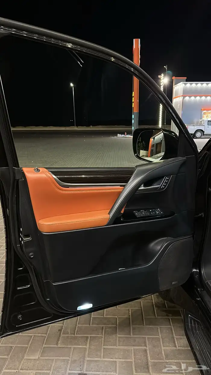 لكزس LX 2020 اسود 13