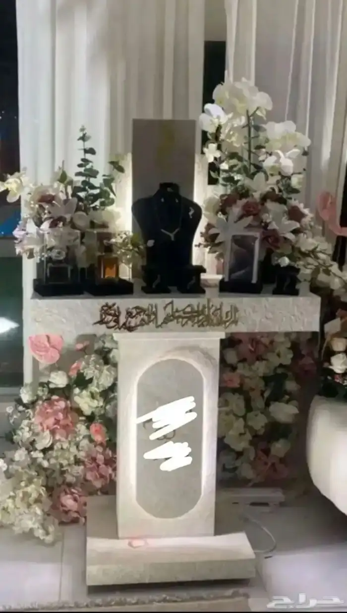 عربية ملكة   ستاند لعرض الإكسسوارات والعطور - جديده 1