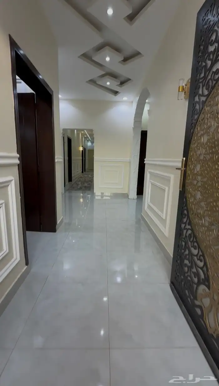 للبيع دورين ارضيات معزولات واربع شقق علويه 4