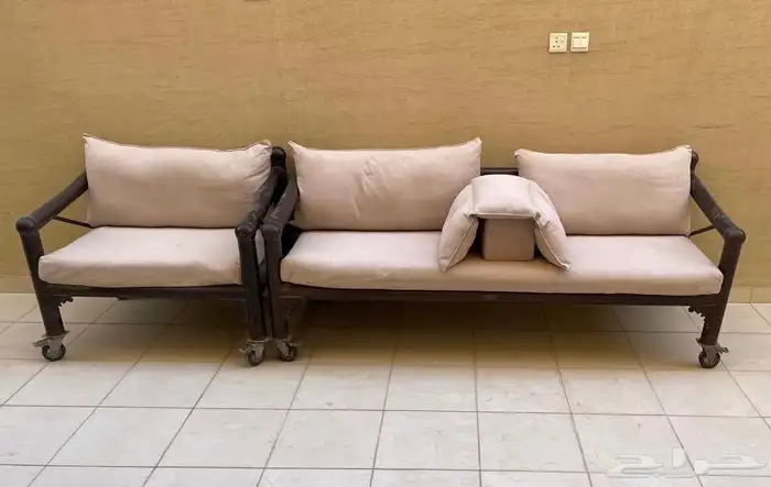 كراسي خارجية للحوش بحالة ممتازة 0