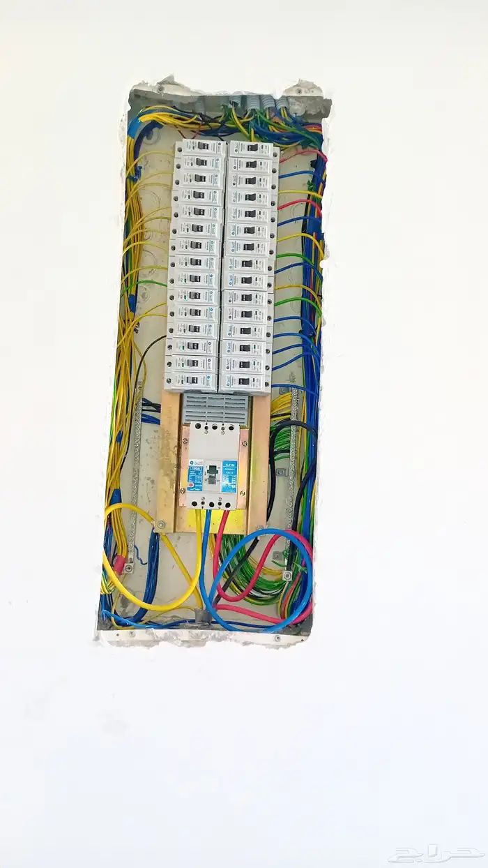 السلام عليكم ورحمة الله انا كهربائي منازل تمديد تأسيس صيانة 6