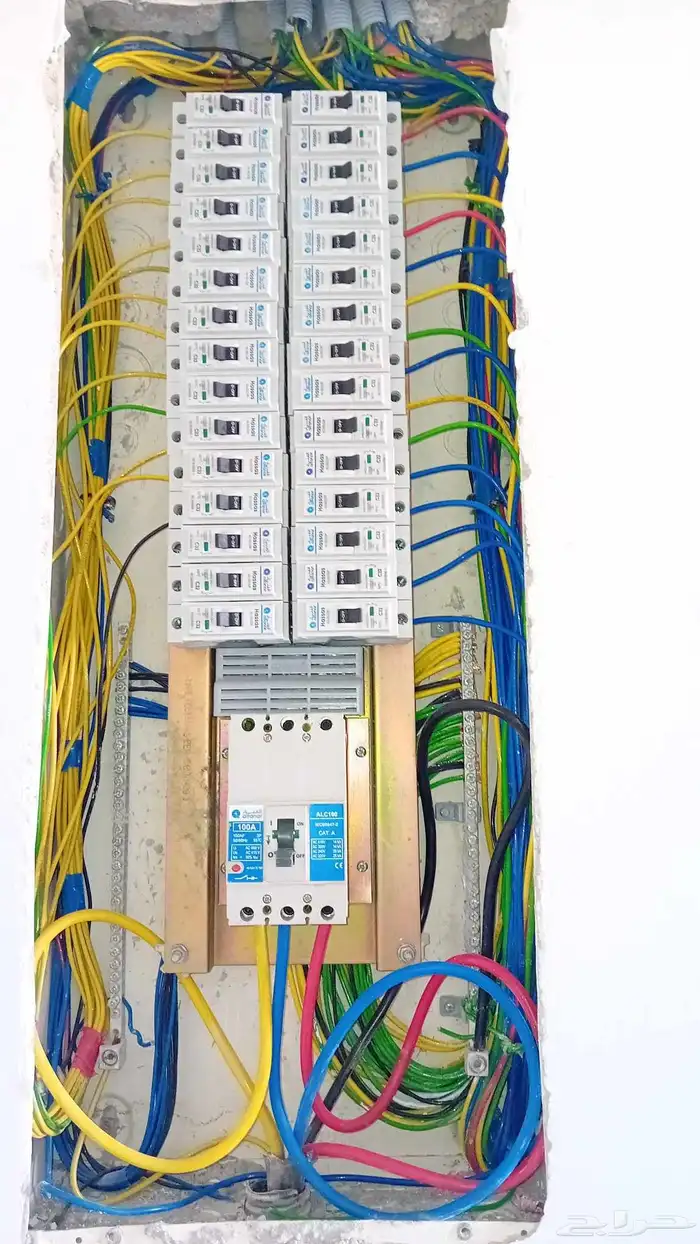 السلام عليكم ورحمة الله انا كهربائي منازل تمديد تأسيس صيانة 5