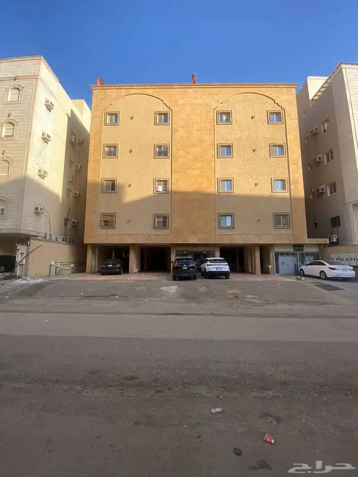 شقة اربعة غرف متاحة للايجار أو البيع بحي الريان 0
