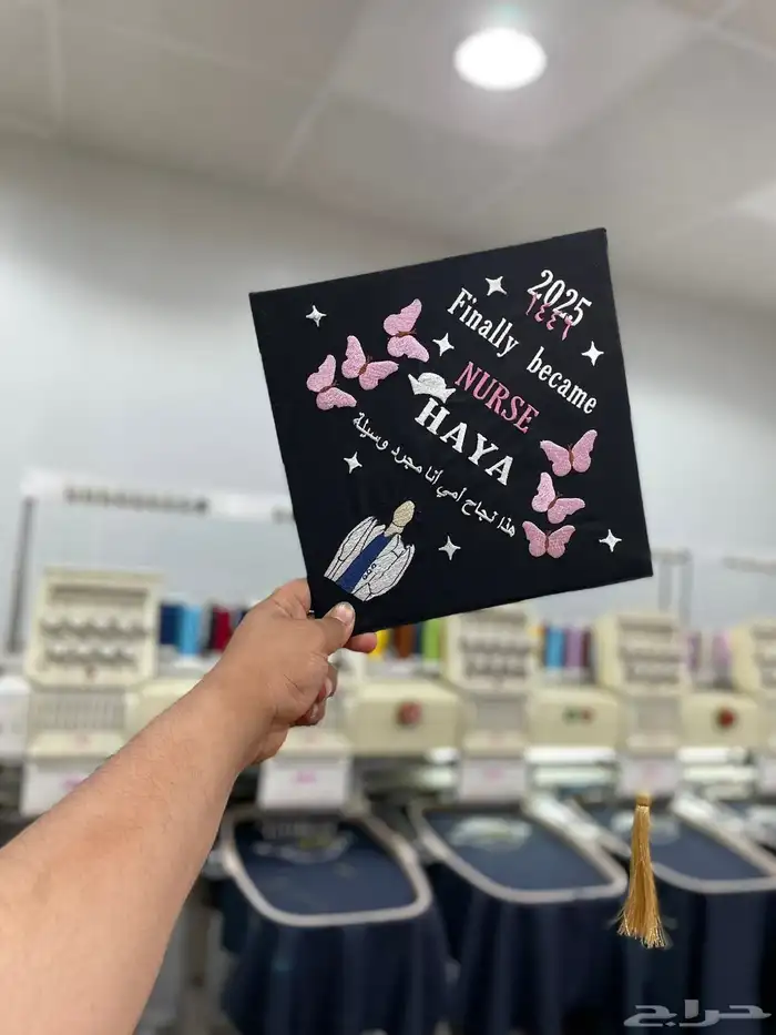 تصاميم وتطريز قبعات ووشاحات تخرج بتفاصيل فاخرة ولمسات أنيقة 4