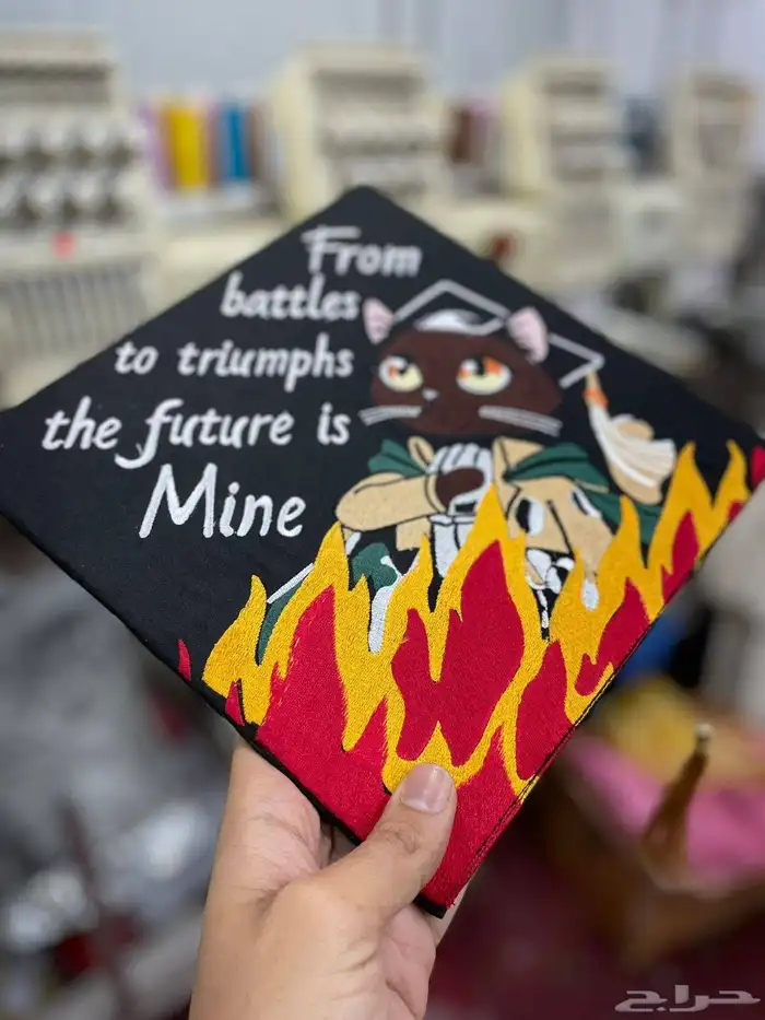 تصاميم وتطريز قبعات ووشاحات تخرج بتفاصيل فاخرة ولمسات أنيقة 2