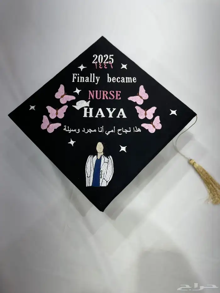 تصاميم وتطريز قبعات ووشاحات تخرج بتفاصيل فاخرة ولمسات أنيقة 3