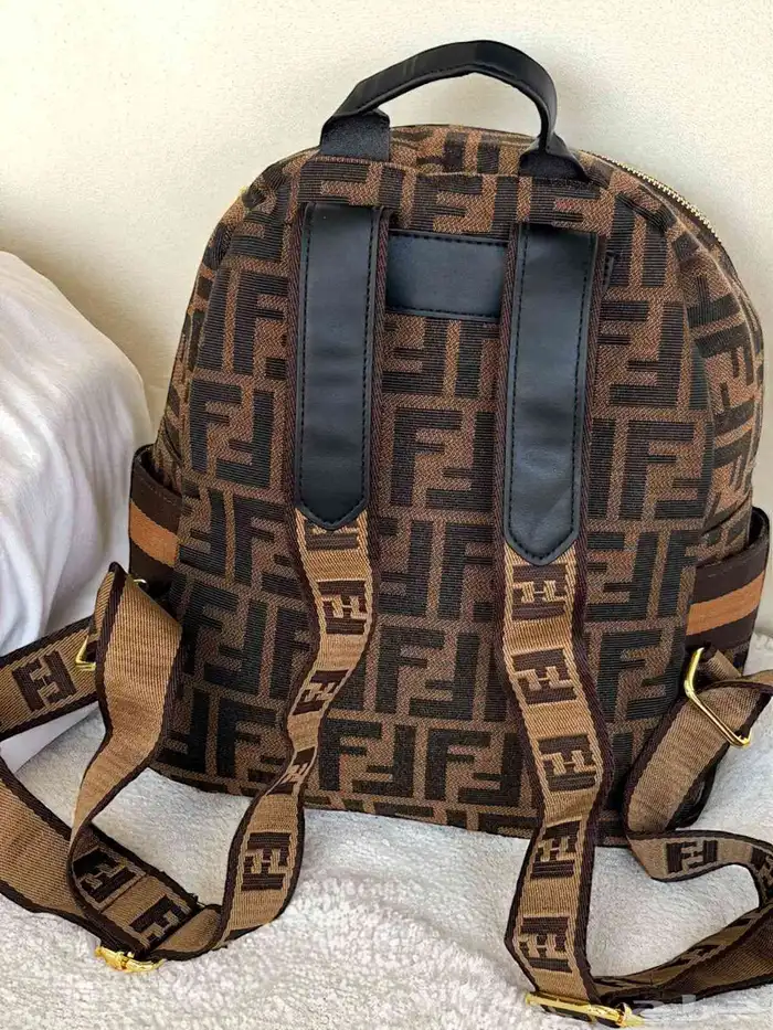 شنطة ظهر ماركة فندي هاي كوالتي شامل التوصيل والشحن 2