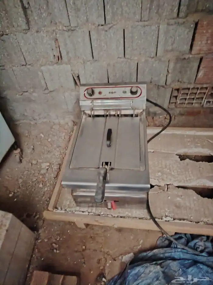 مكينة برست   بطاطس   عجانه   مدخنه   مغاسل   ثلاجة عرض 30