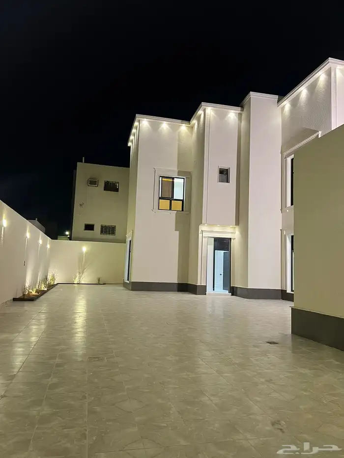 فلةمع شقةبالخرج حي مشرف فخمةجدا مليون و380 4