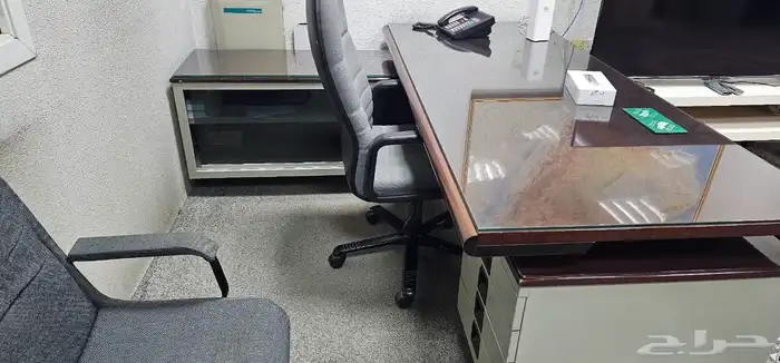 للبيع عدد 2 مكتب سعر الواحد 500 نهائي 1