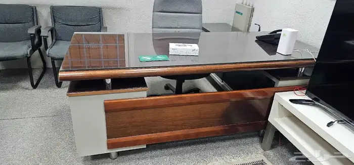 للبيع عدد 2 مكتب سعر الواحد 500 نهائي 0