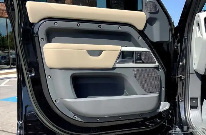 لاند روفر ديفندر 110 موديل 2023 Land Rover defender تم البيع 15