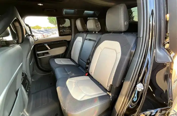 لاند روفر ديفندر 110 موديل 2023 Land Rover defender تم البيع 16
