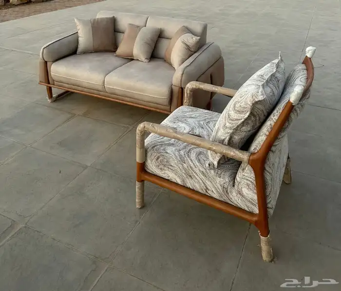 تجهيزات كوفي كامله للبيع معدات طاولات ثلاجات كنب كراسي 9