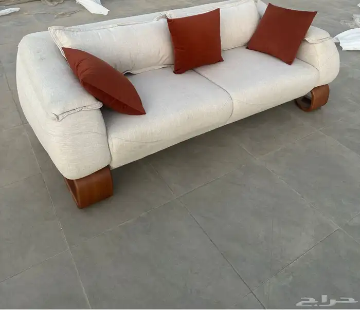 تجهيزات كوفي كامله للبيع معدات طاولات ثلاجات كنب كراسي 6