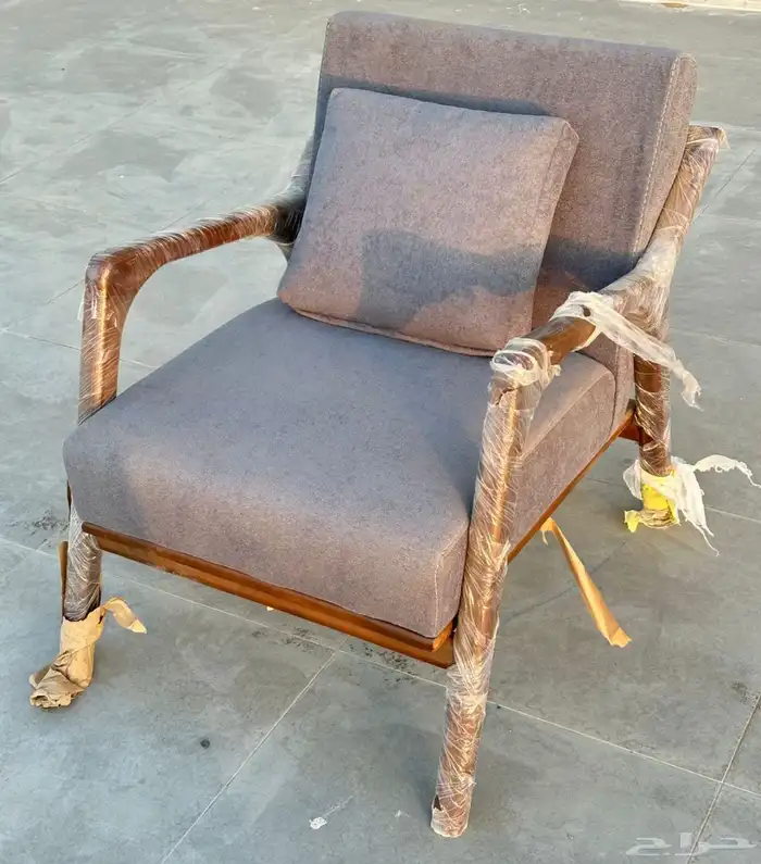 تجهيزات كوفي كامله للبيع معدات طاولات ثلاجات كنب كراسي 7