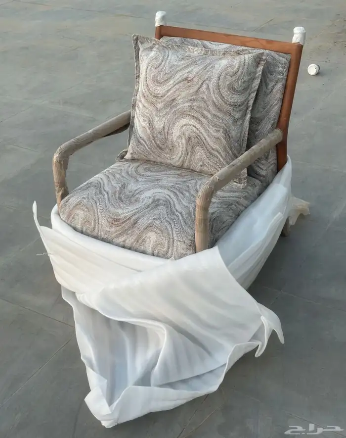 تجهيزات كوفي كامله للبيع معدات طاولات ثلاجات كنب كراسي 10