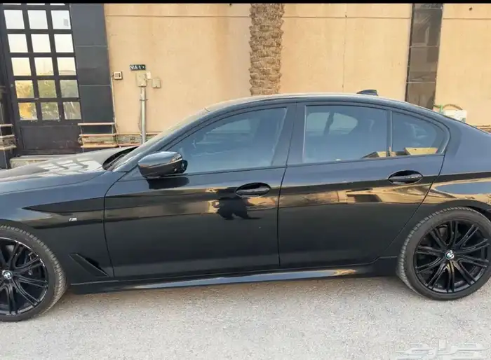 بي ام الفئه الخامسه 530i موديل 2018 للبيع 3