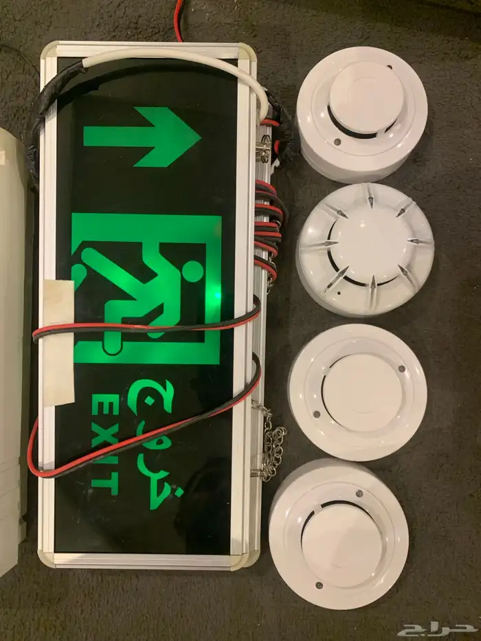 ادوات السلامه جهاز انذر . طفاية حريق 1