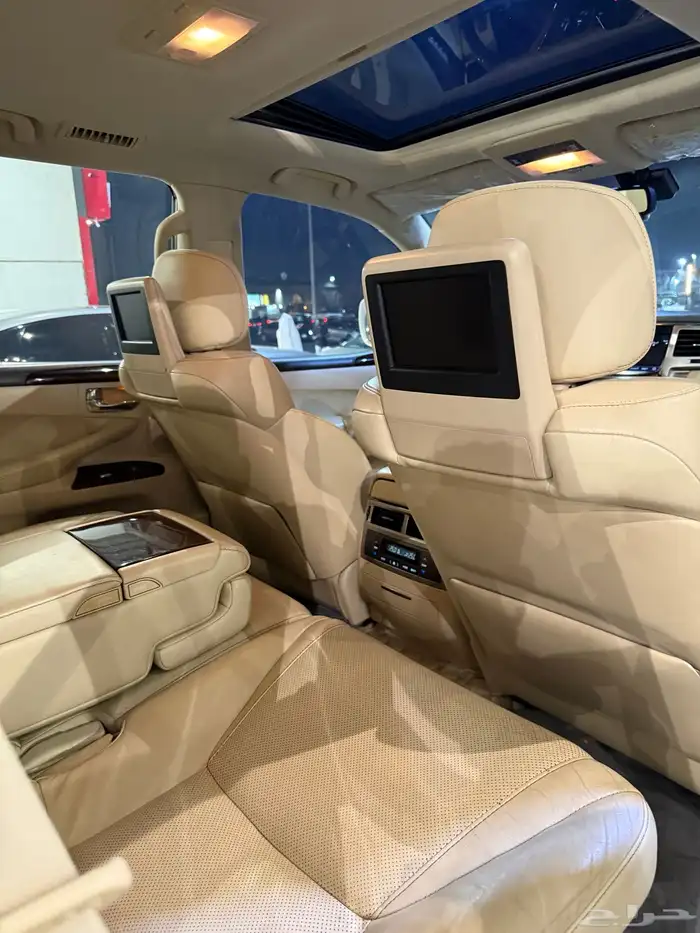 جيب لكزس 2015 LX570 فل كامل 28