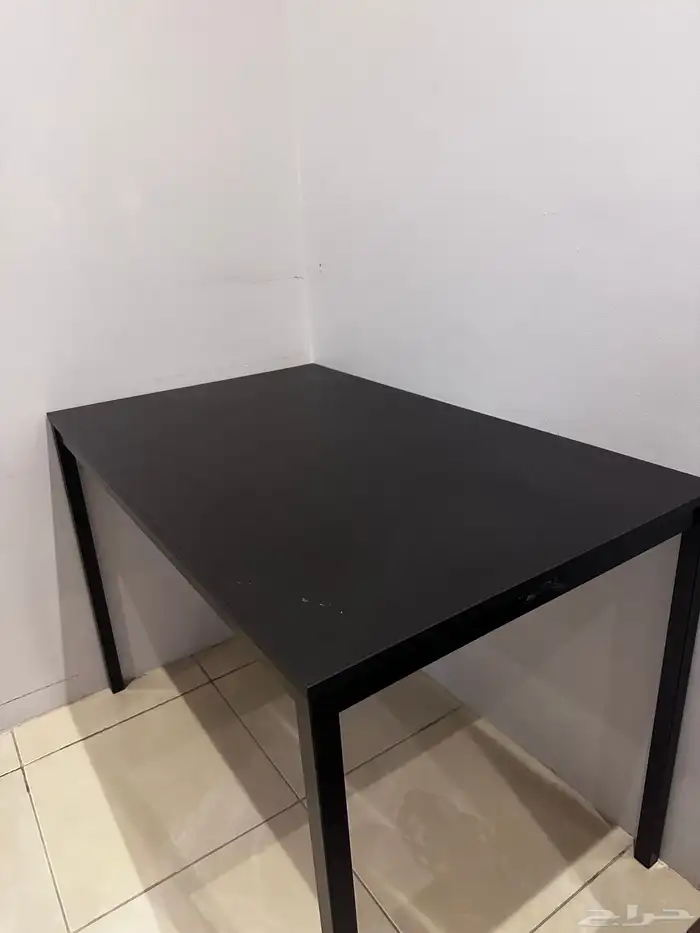 طاولة كمبيوتر 0