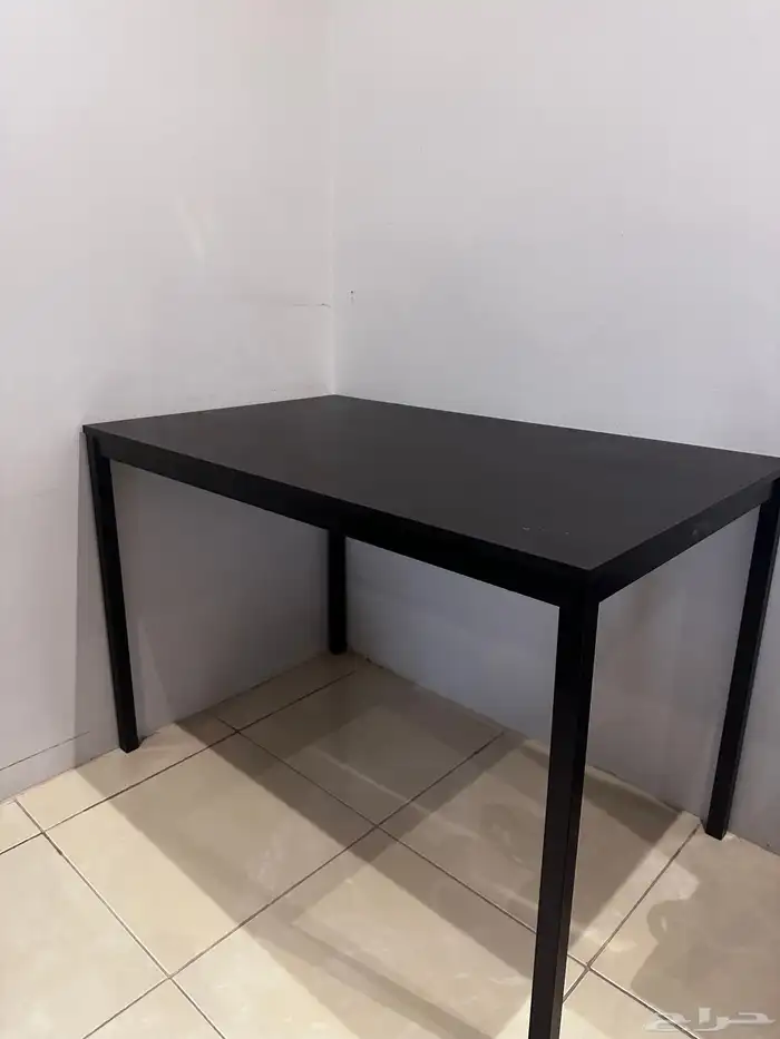 طاولة كمبيوتر 1