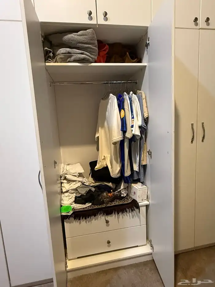 دولاب مفصل ب خشب اصلي ممتاز لبيع مستعجل 2