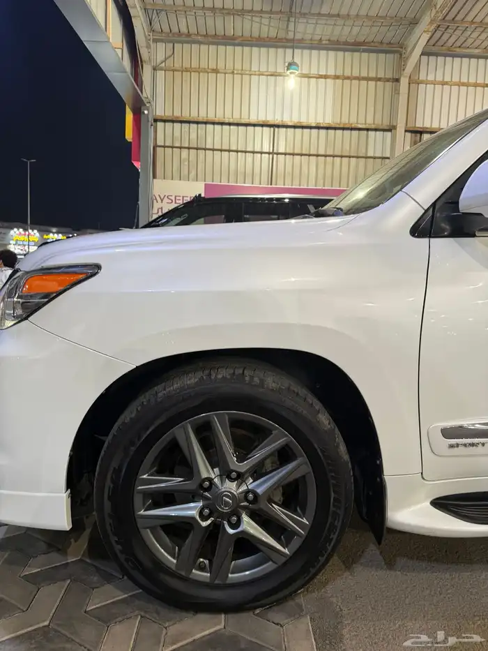 جيب لكزس 2015 LX570. 3