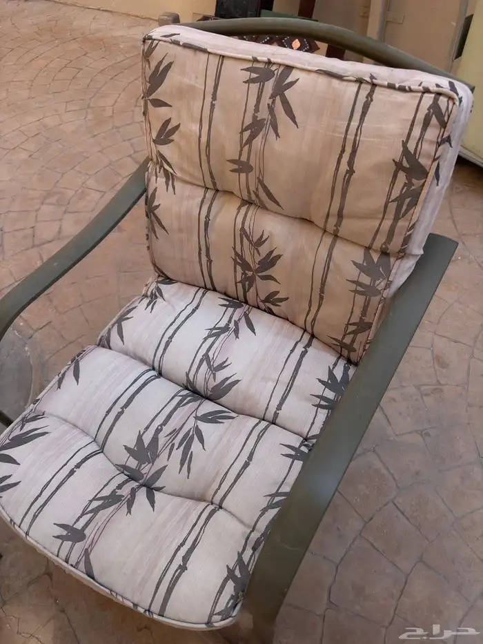 طاولة خارجية مع 6 كراسي 1