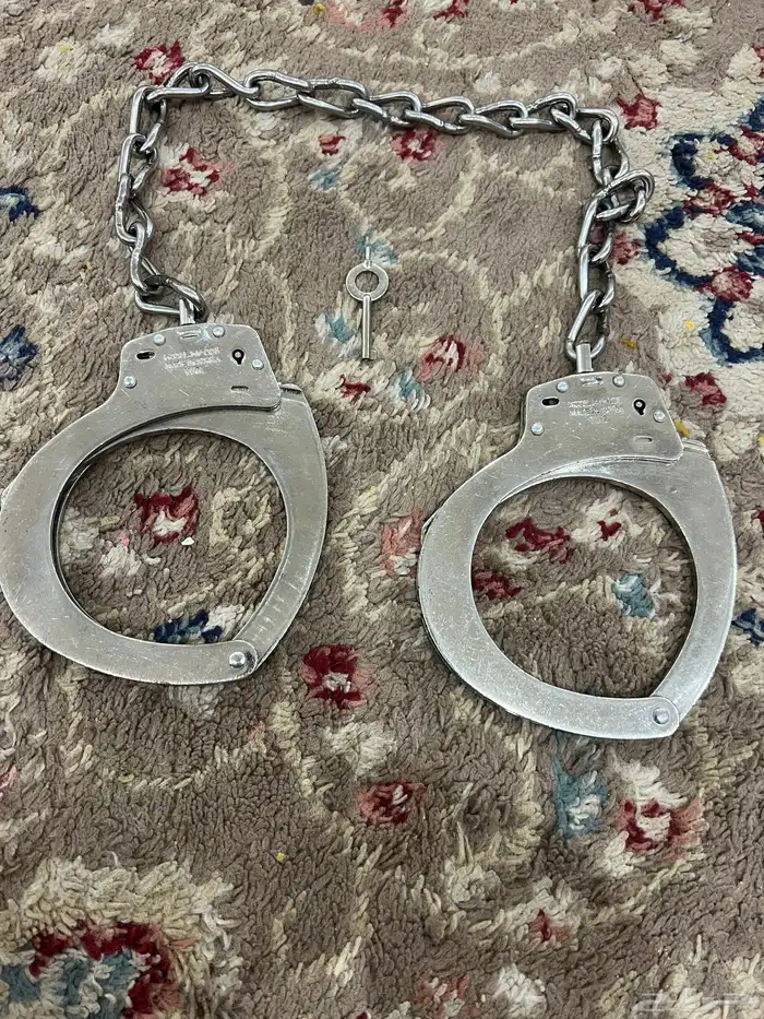 كلبشات عليها تخفيض كذالك قيد رجلين 8